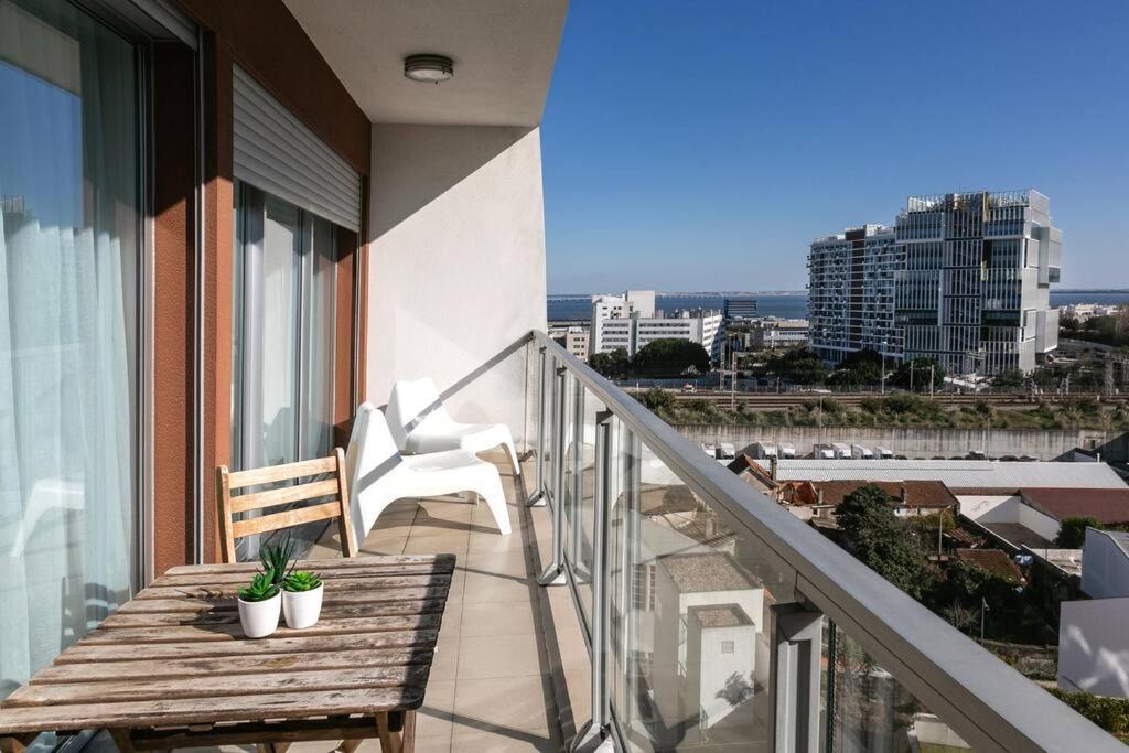 Lisbon Metro & Pool Apartment Exterior photo