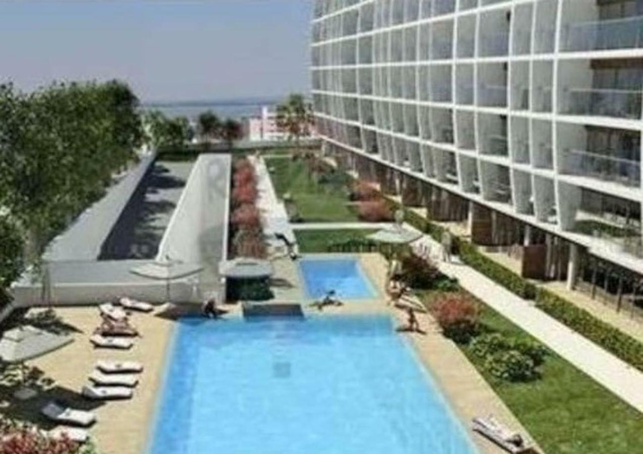 Lisbon Metro & Pool Apartment Exterior photo